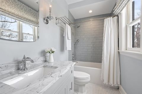 Tiny photo for 307 Abbotsford Road, Kenilworth, IL 60043 (MLS # 12598227)