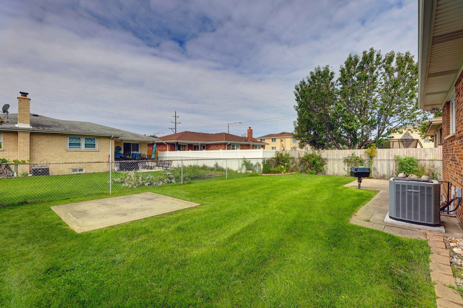4734 N maria Court