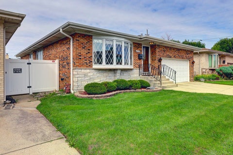 Tiny photo for 4734 N maria Court, Chicago, IL 60656 (MLS # 12768849)