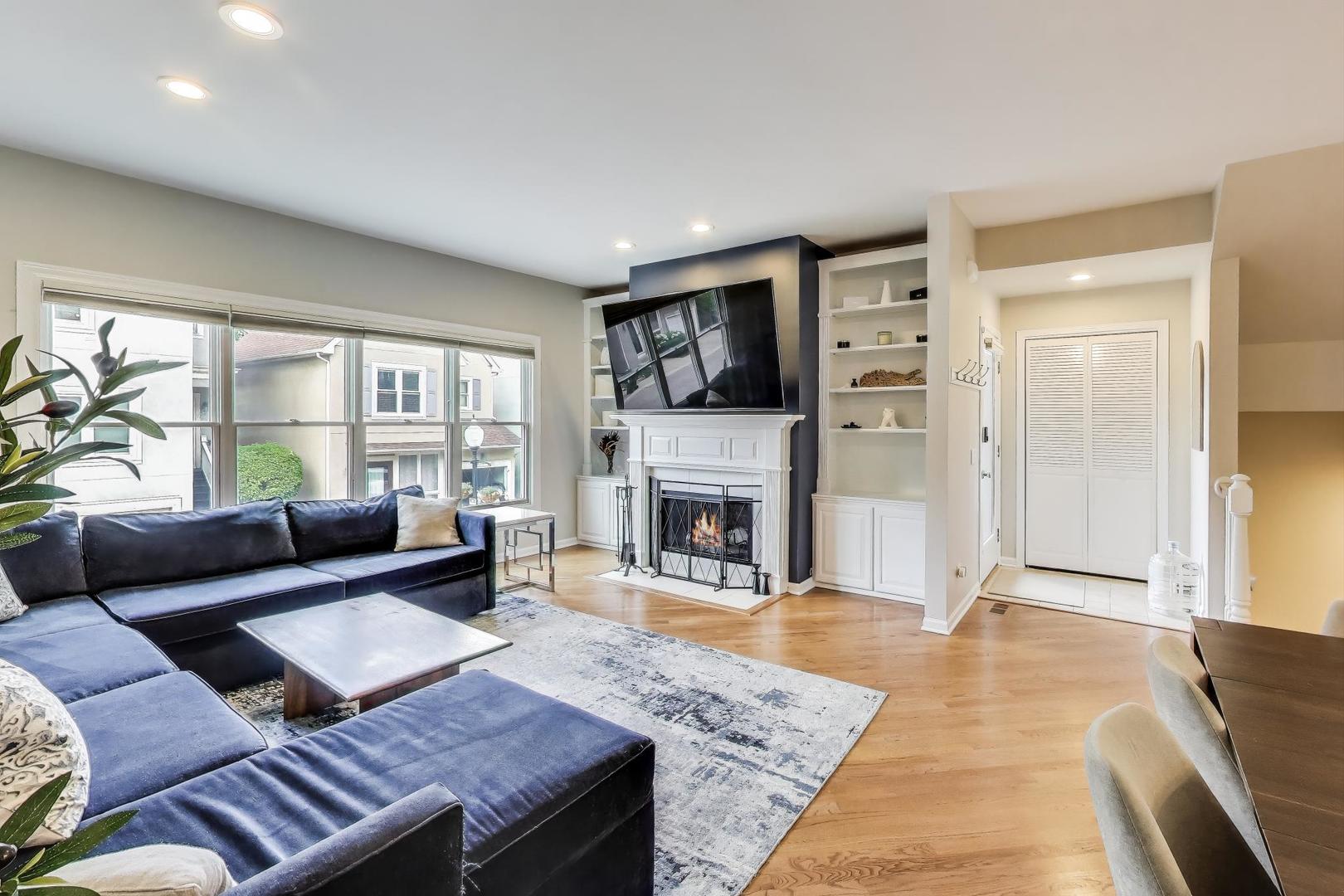 1800 W Diversey Parkway D