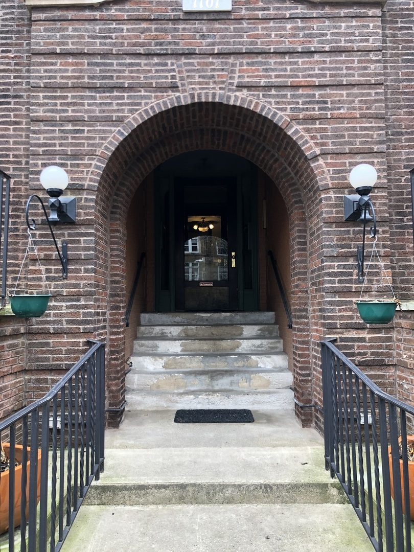 1101 W PRATT Boulevard 1W