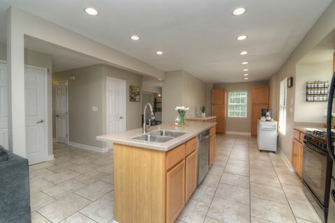 Tiny photo for 1292 LILAC Lane, Carol Stream, IL 60188 (MLS # 12609185)