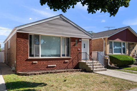 Photo of 4745 S Leamington Avenue, Chicago, IL 60638 (MLS # 12490346)