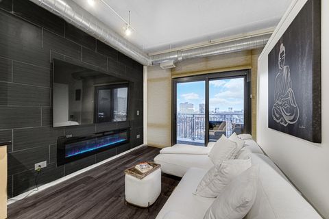 Tiny photo for 212 E CULLERTON Street #811, Chicago, IL 60616 (MLS # 12610276)