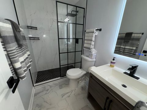 Tiny photo for 6171 N Sheridan Road #1102, Chicago, IL 60660 (MLS # 12531167)