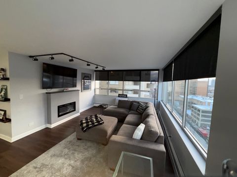 Tiny photo for 6171 N Sheridan Road #1102, Chicago, IL 60660 (MLS # 12531167)