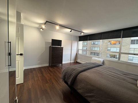 Tiny photo for 6171 N Sheridan Road #1102, Chicago, IL 60660 (MLS # 12531167)
