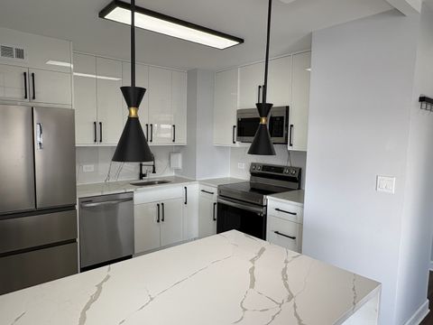 Tiny photo for 6171 N Sheridan Road #1102, Chicago, IL 60660 (MLS # 12531167)