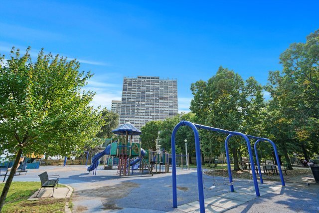 6171 N Sheridan Road 1102