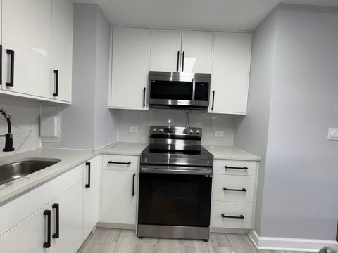 Tiny photo for 6171 N Sheridan Road #1102, Chicago, IL 60660 (MLS # 12531167)