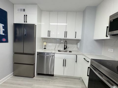 Tiny photo for 6171 N Sheridan Road #1102, Chicago, IL 60660 (MLS # 12531167)