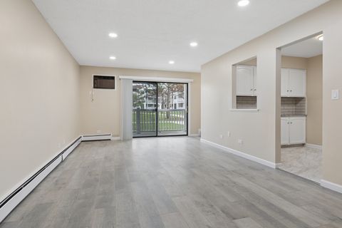 Tiny photo for 125 Gregory Street #4, Aurora, IL 60504 (MLS # 12611120)