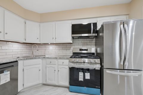 Tiny photo for 125 Gregory Street #4, Aurora, IL 60504 (MLS # 12611120)