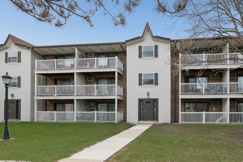 Photo of 125 Gregory Street #4, Aurora, IL 60504 (MLS # 12611120)