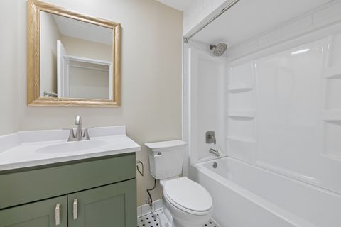 Tiny photo for 125 Gregory Street #4, Aurora, IL 60504 (MLS # 12611120)