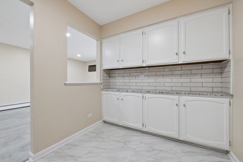 Tiny photo for 125 Gregory Street #4, Aurora, IL 60504 (MLS # 12611120)