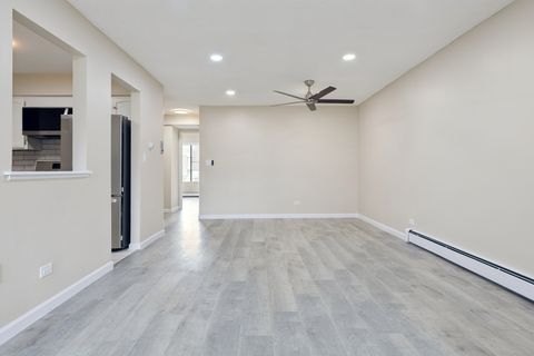 Tiny photo for 125 Gregory Street #4, Aurora, IL 60504 (MLS # 12611120)