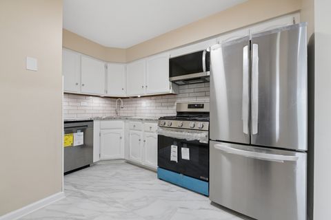 Tiny photo for 125 Gregory Street #4, Aurora, IL 60504 (MLS # 12611120)