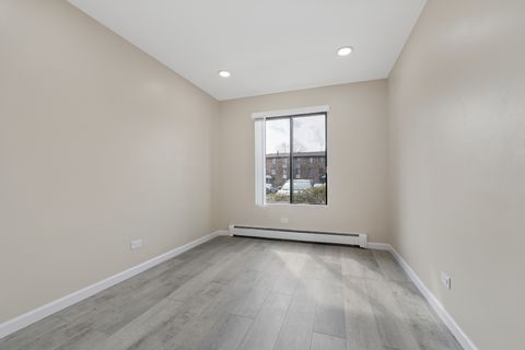Tiny photo for 125 Gregory Street #4, Aurora, IL 60504 (MLS # 12611120)