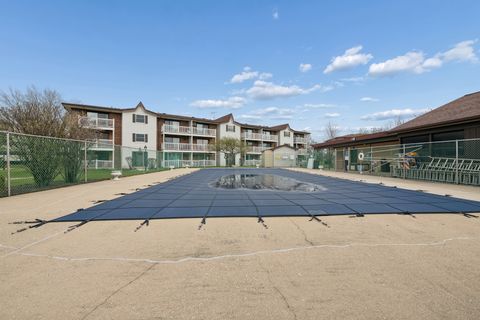 Tiny photo for 125 Gregory Street #4, Aurora, IL 60504 (MLS # 12611120)