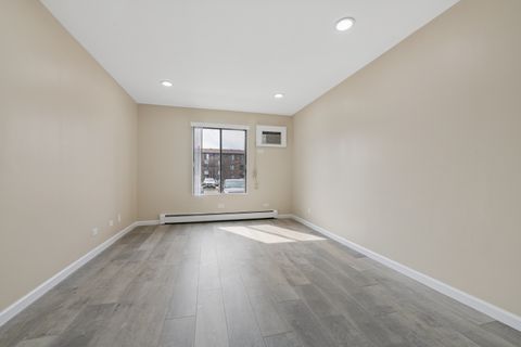 Tiny photo for 125 Gregory Street #4, Aurora, IL 60504 (MLS # 12611120)