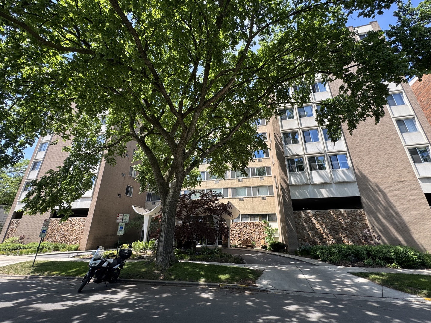 151 N Kenilworth Avenue 4G