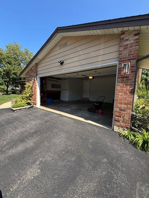 Tiny photo for 722 N Pinecrest Road, Bolingbrook, IL 60440 (MLS # 12472827)