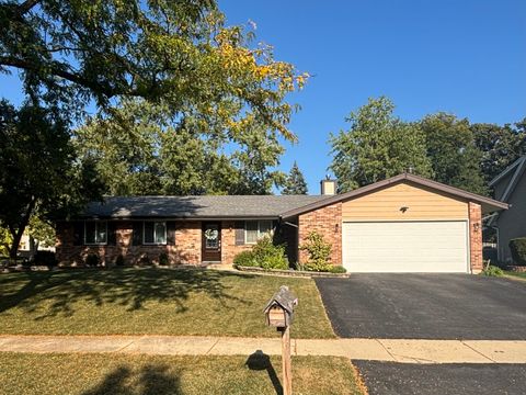 Photo of 722 N Pinecrest Road, Bolingbrook, IL 60440 (MLS # 12472827)