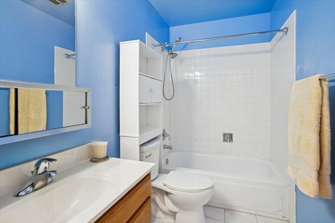 Tiny photo for 368 Willow Tree Court, Hoffman Estates, IL 60169 (MLS # 12545037)