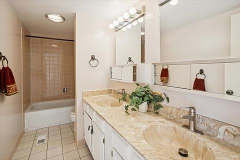 Tiny photo for 368 Willow Tree Court, Hoffman Estates, IL 60169 (MLS # 12545037)