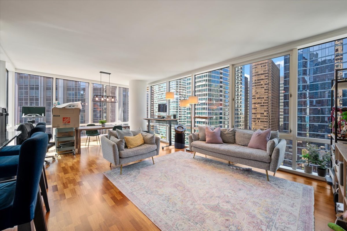 505 N McClurg Court 2306