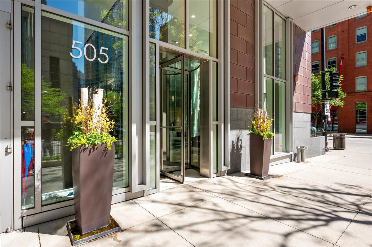 505 N McClurg Court 2306