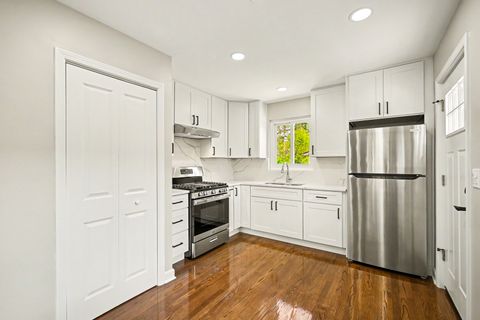 Tiny photo for 507 N Kenilworth Avenue, Glen Ellyn, IL 60137 (MLS # 12631159)