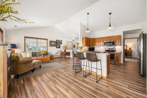 Tiny photo for 2105 Waterbury Lane W #2105, Sycamore, IL 60178 (MLS # 12593060)