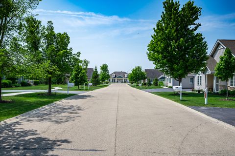 Tiny photo for 2105 Waterbury Lane W #2105, Sycamore, IL 60178 (MLS # 12593060)