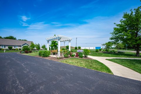 Tiny photo for 2105 Waterbury Lane W #2105, Sycamore, IL 60178 (MLS # 12593060)