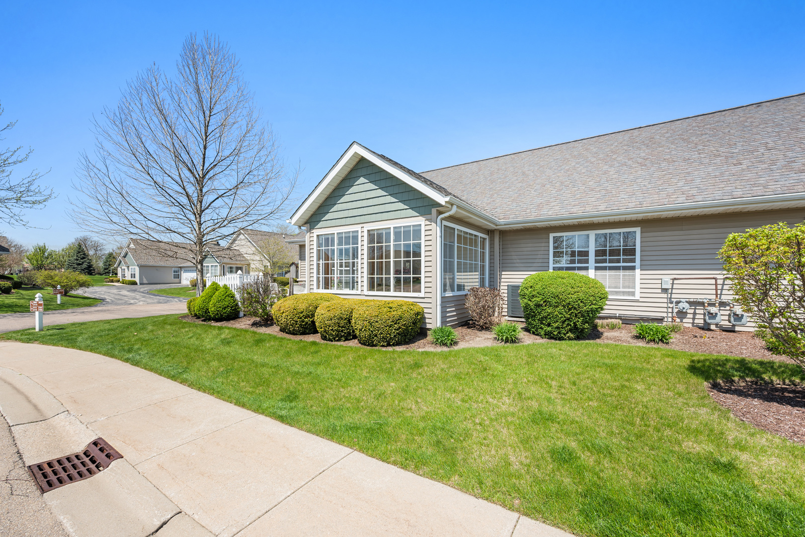 2105 Waterbury Lane W 2105