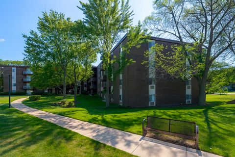 Tiny photo for 1311 S Finley Road #204, Lombard, IL 60148 (MLS # 12467734)