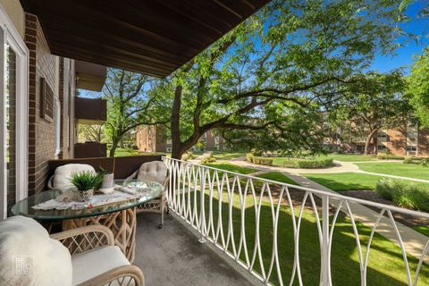 Tiny photo for 1311 S Finley Road #204, Lombard, IL 60148 (MLS # 12467734)