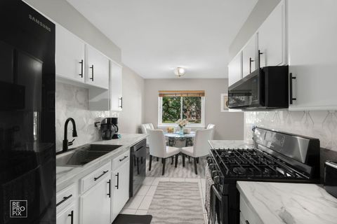 Tiny photo for 1311 S Finley Road #204, Lombard, IL 60148 (MLS # 12467734)