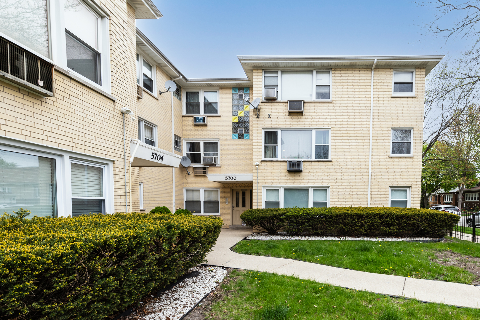 5700 W Montrose Avenue 2D