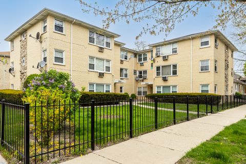 5700 W Montrose Avenue 2D Chicago IL 60634