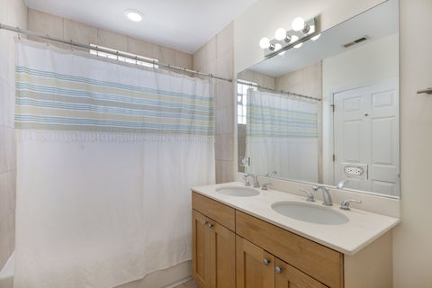 Tiny photo for 934 W Cuyler Avenue #4B, Chicago, IL 60613 (MLS # 12656741)