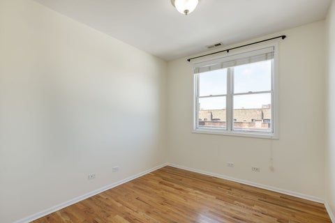 Tiny photo for 934 W Cuyler Avenue #4B, Chicago, IL 60613 (MLS # 12656741)