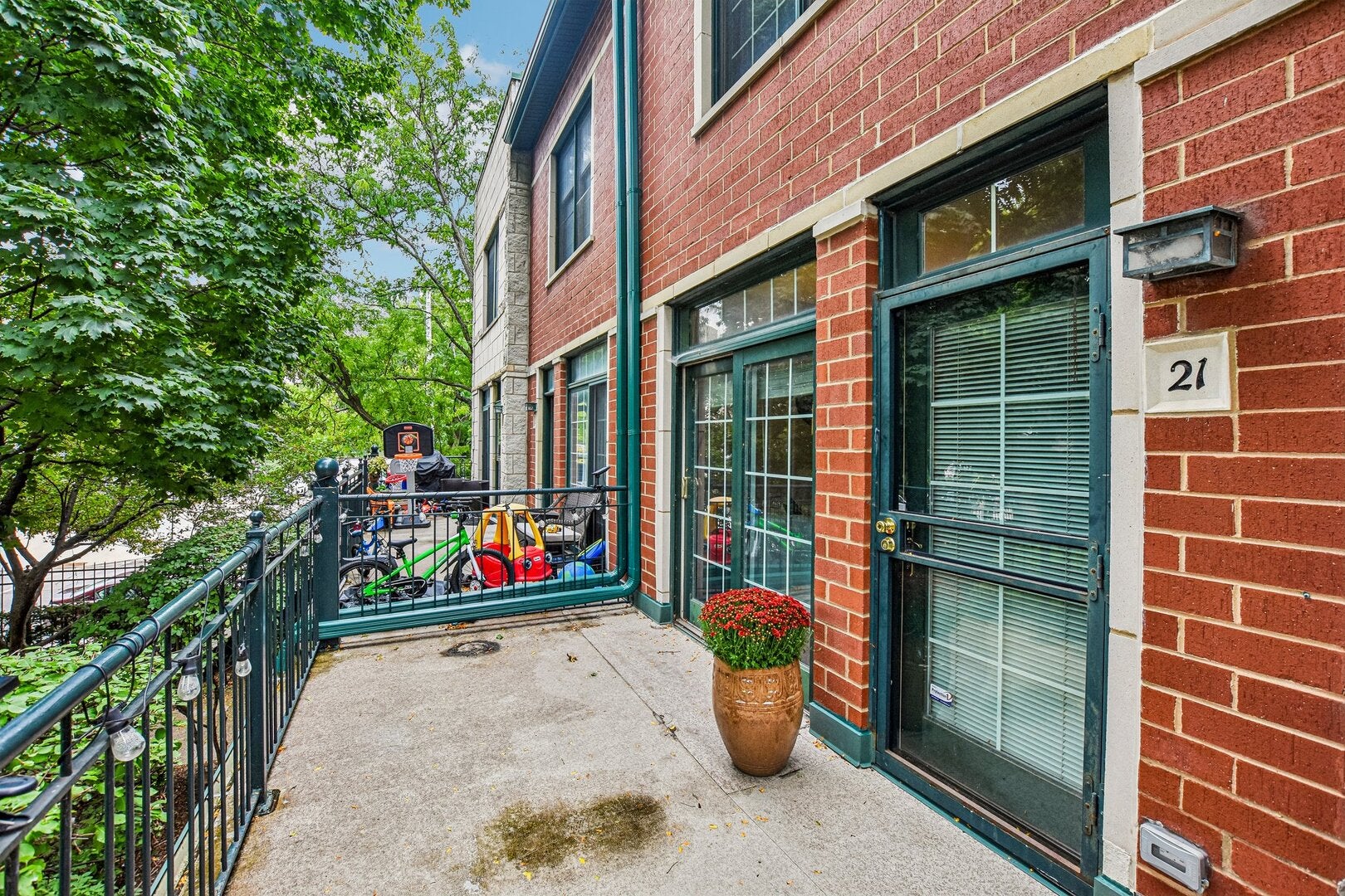 1813 S CLARK Street 21