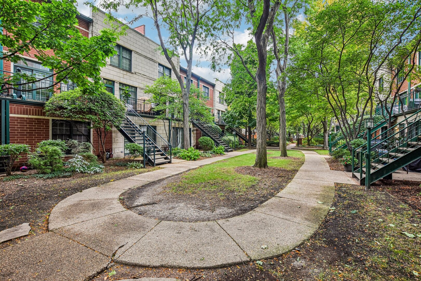 1813 S CLARK Street 21