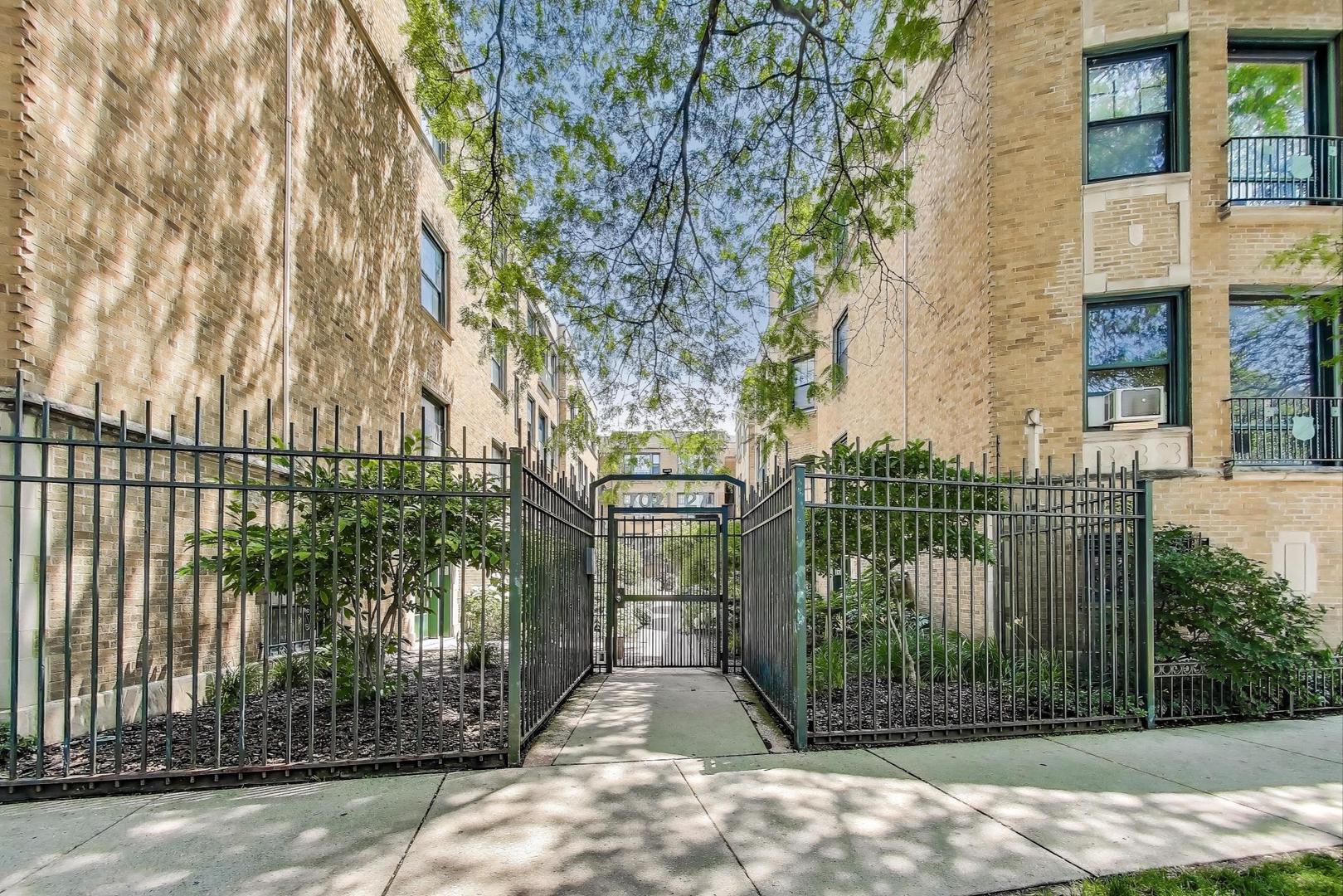 7021 N Sheridan Road 1