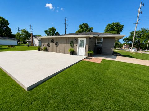 Tiny photo for 312 W Washington Street, Farina, IL 62838 (MLS # 12646717)
