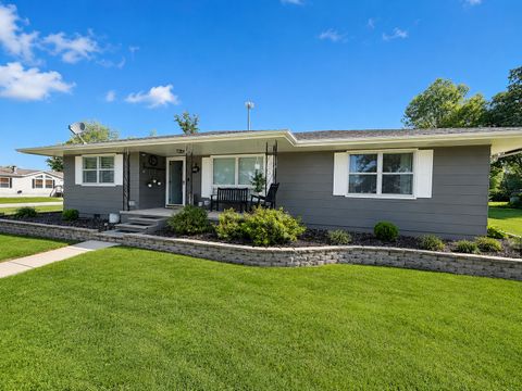 Photo of 312 W Washington Street, Farina, IL 62838 (MLS # 12646717)