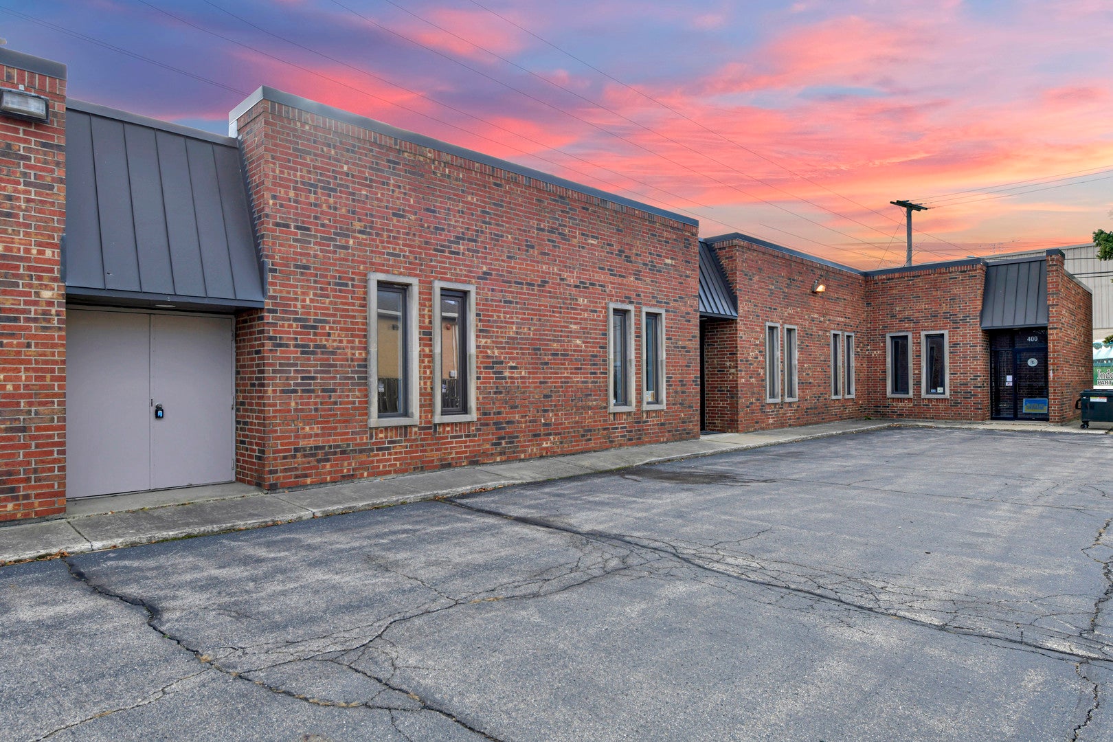 24 S Des Plaines River Road